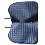 Classic saddle pad with elegant and unusual quilting. The girth loops are opened by a touch tape fastener. Classic saddle pad with elegant and unusual quilting. The girth loops are opened by a touch tape fastener.