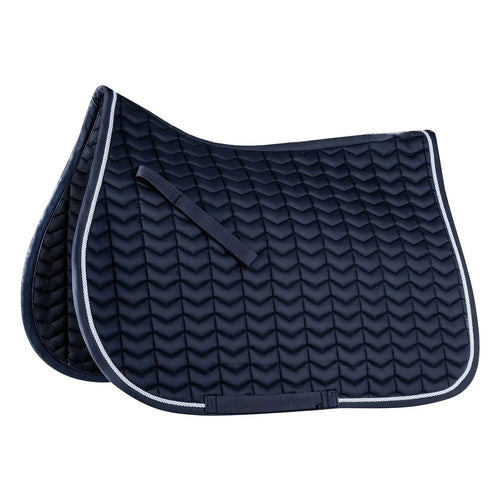 White / United States Classic saddle pad with elegant and unusual quilting. The girth loops are opened by a touch tape fastener. Classic saddle pad with elegant and unusual quilting. The girth loops are opened by a touch tape fastener.